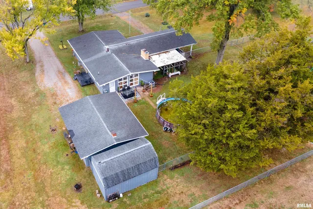 $179,000 | 816 South Elm Street, Sesser, IL 62884