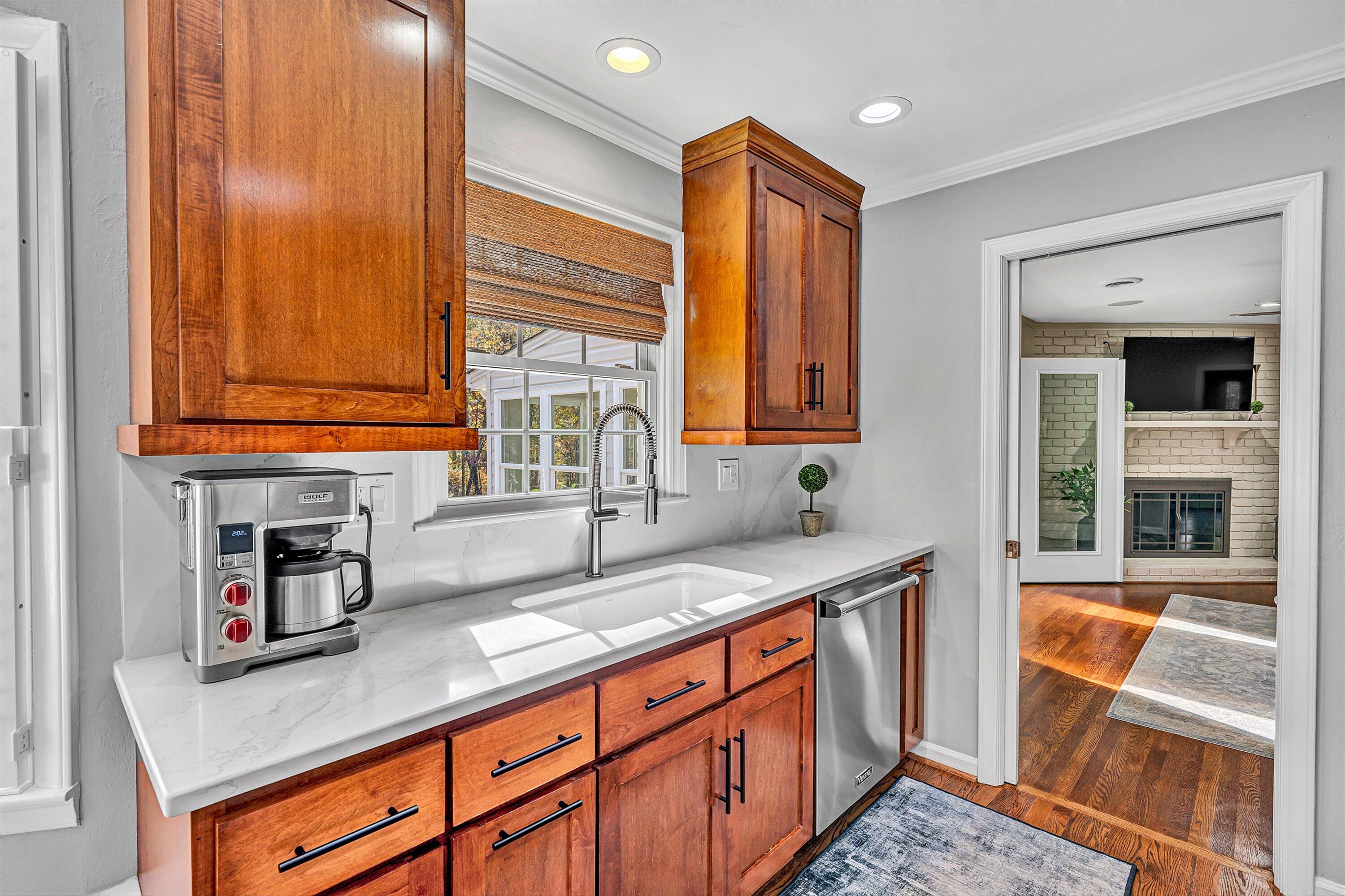 5063 Falcon Ridge Road Roanoke, VA 24018 - Photo 25 of 82 a kitchen with stainless steel appliances granite countertop a sink and a cabinets