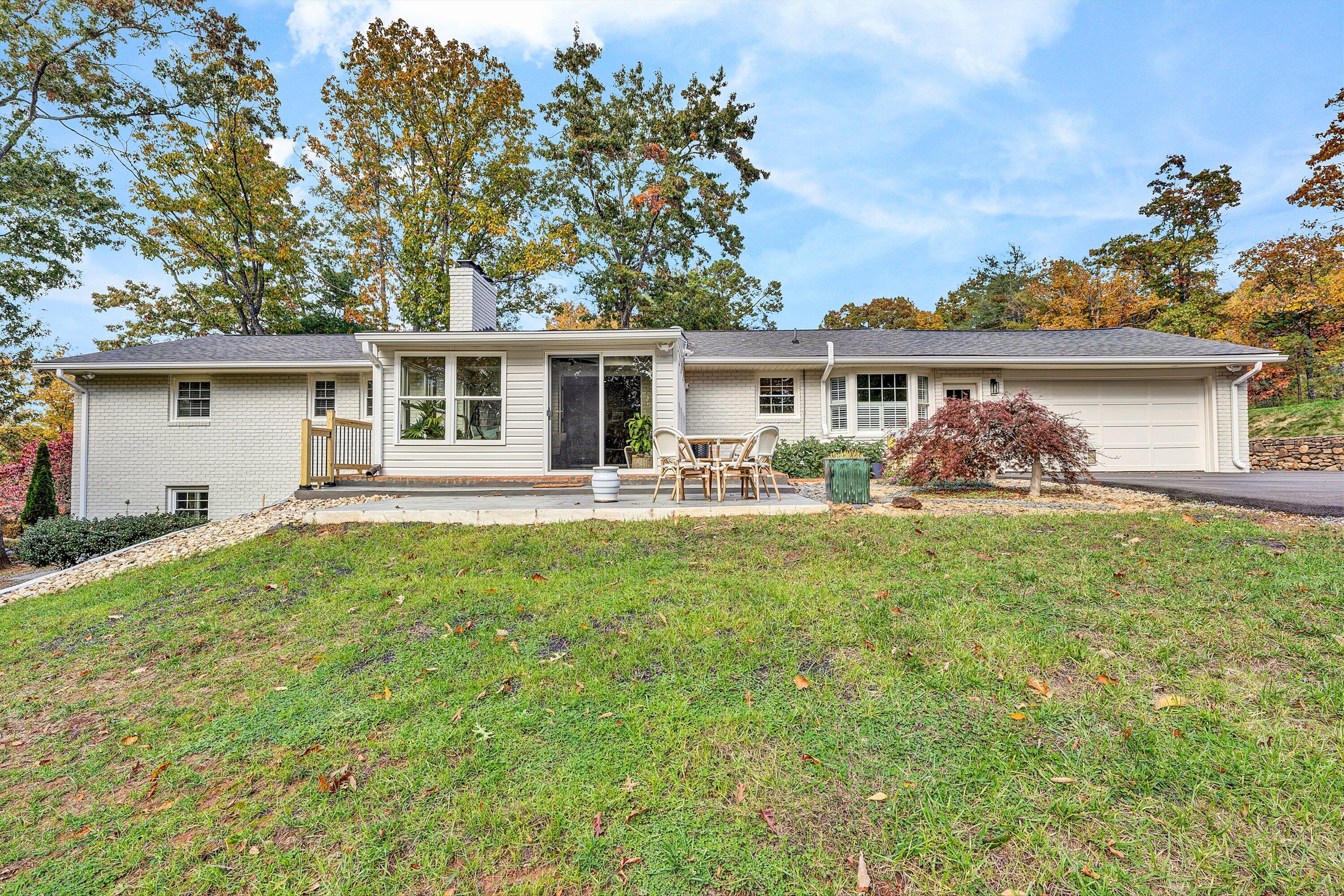 5063 Falcon Ridge Road Roanoke, VA 24018 - Photo 77 of 82 a front view of house with yard and green space