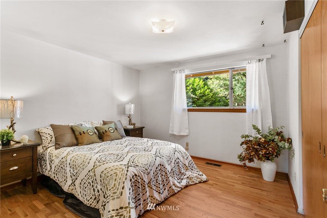 1301 Pierce Place Northeast Renton, WA 98056 - Photo 10 of 24 Gallery Image 10