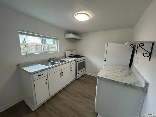 $1,750 | 1014 Eldorado, San Antonio, TX 78225