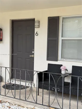 $2,000 | 2216 Fillmore Street, Unit 6, Hollywood, FL 33020