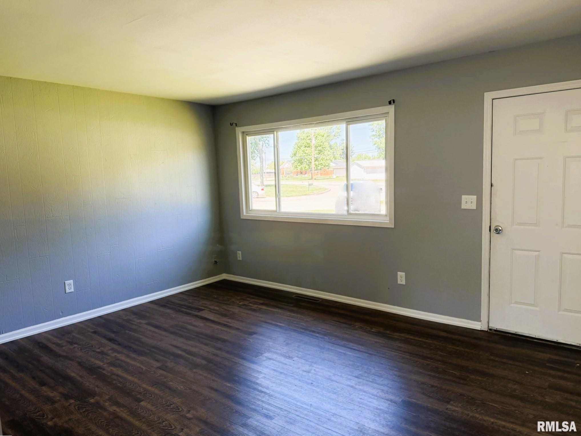 1600 East Walnut Street Chatham, IL 62629 - Photo 2 of 16