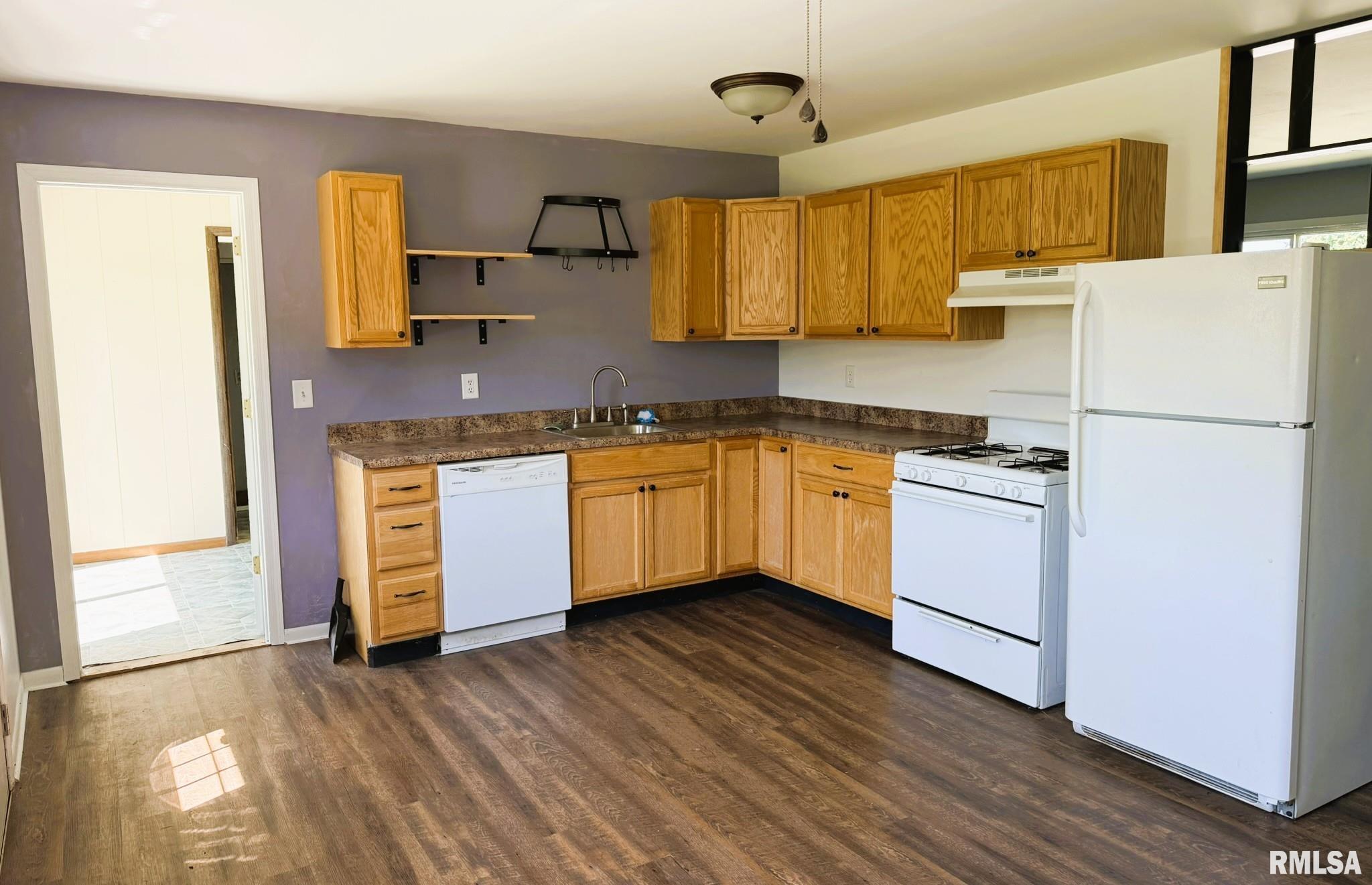 1600 East Walnut Street Chatham, IL 62629 - Photo 4 of 16