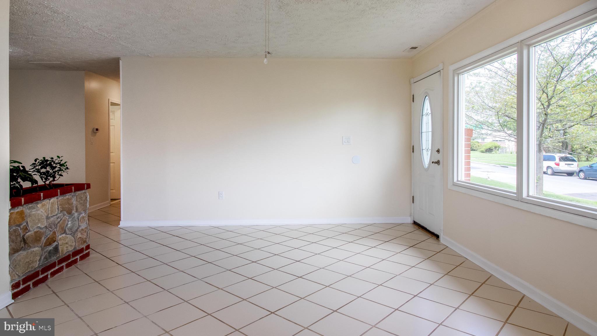 2603 Burridge Road Baltimore, MD 21234 - Photo 4 of 26 Living room