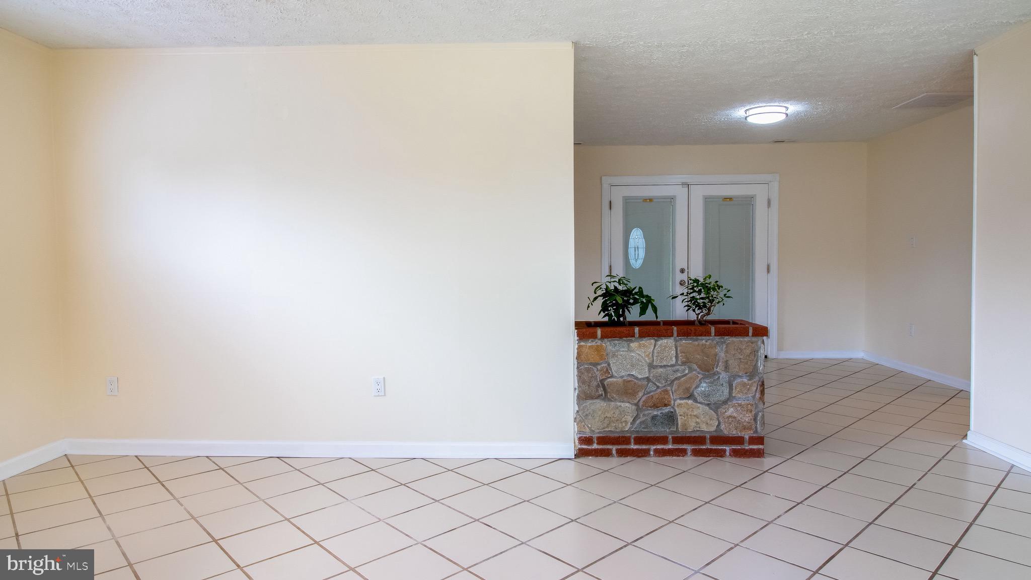 2603 Burridge Road Baltimore, MD 21234 - Photo 5 of 26 Living room