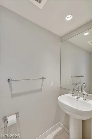 $2,500 | 222 Karen Avenue, Unit 3005, Las Vegas, NV 89109