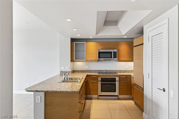 $2,500 | 222 Karen Avenue, Unit 3005, Las Vegas, NV 89109