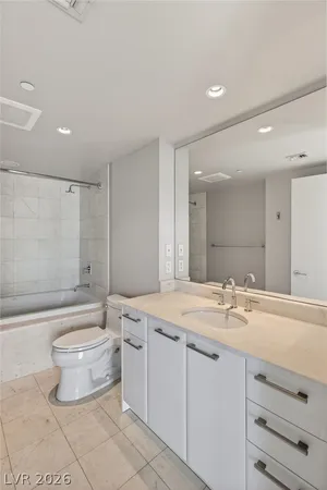 $2,500 | 222 Karen Avenue, Unit 3005, Las Vegas, NV 89109
