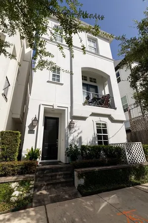 $2,695 | 2318 Hutchins Street, Houston, TX 77004