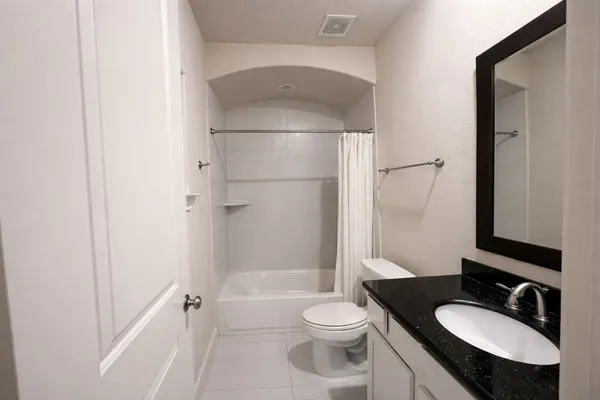 $2,695 | 2318 Hutchins Street, Houston, TX 77004