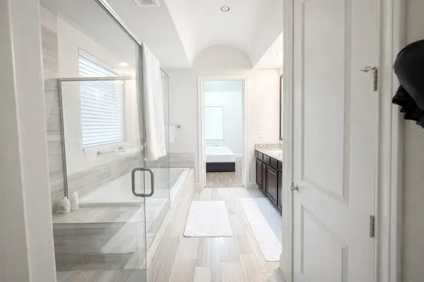 $2,695 | 2318 Hutchins Street, Houston, TX 77004