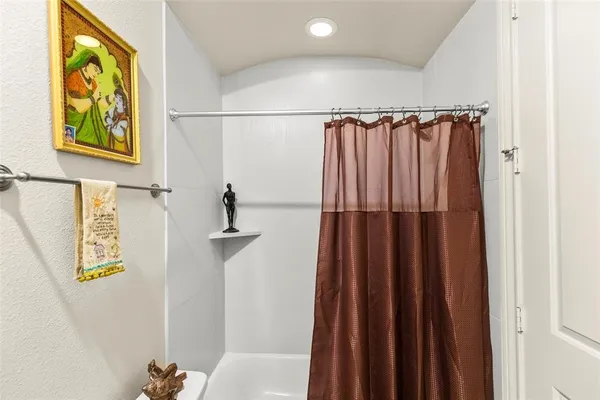 $2,695 | 2318 Hutchins Street, Houston, TX 77004