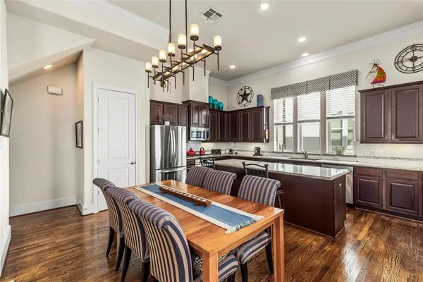 $2,695 | 2318 Hutchins Street, Houston, TX 77004