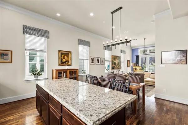 $2,695 | 2318 Hutchins Street, Houston, TX 77004