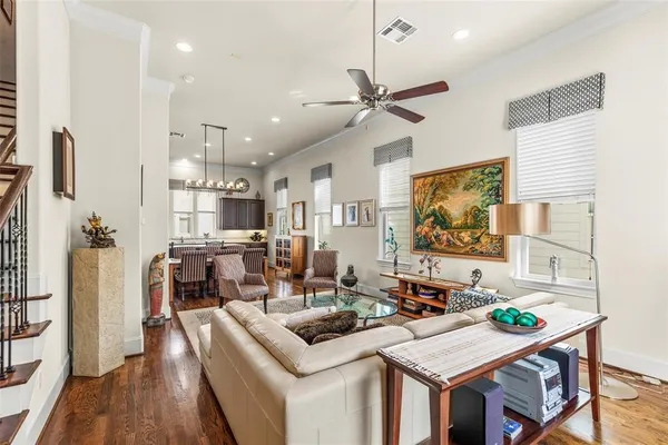 $2,695 | 2318 Hutchins Street, Houston, TX 77004