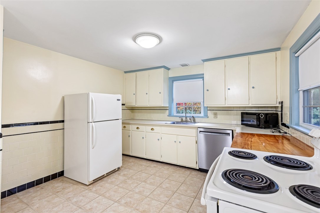 4 Chase Lane Lincoln, RI 02865 - Photo 10 of 30