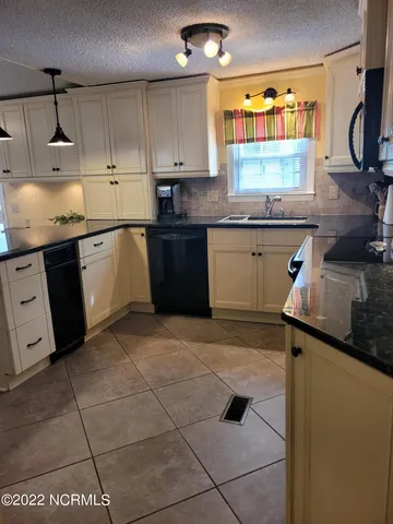 $2,600 | 405 Alabama Avenue, Carolina Beach, NC 28428