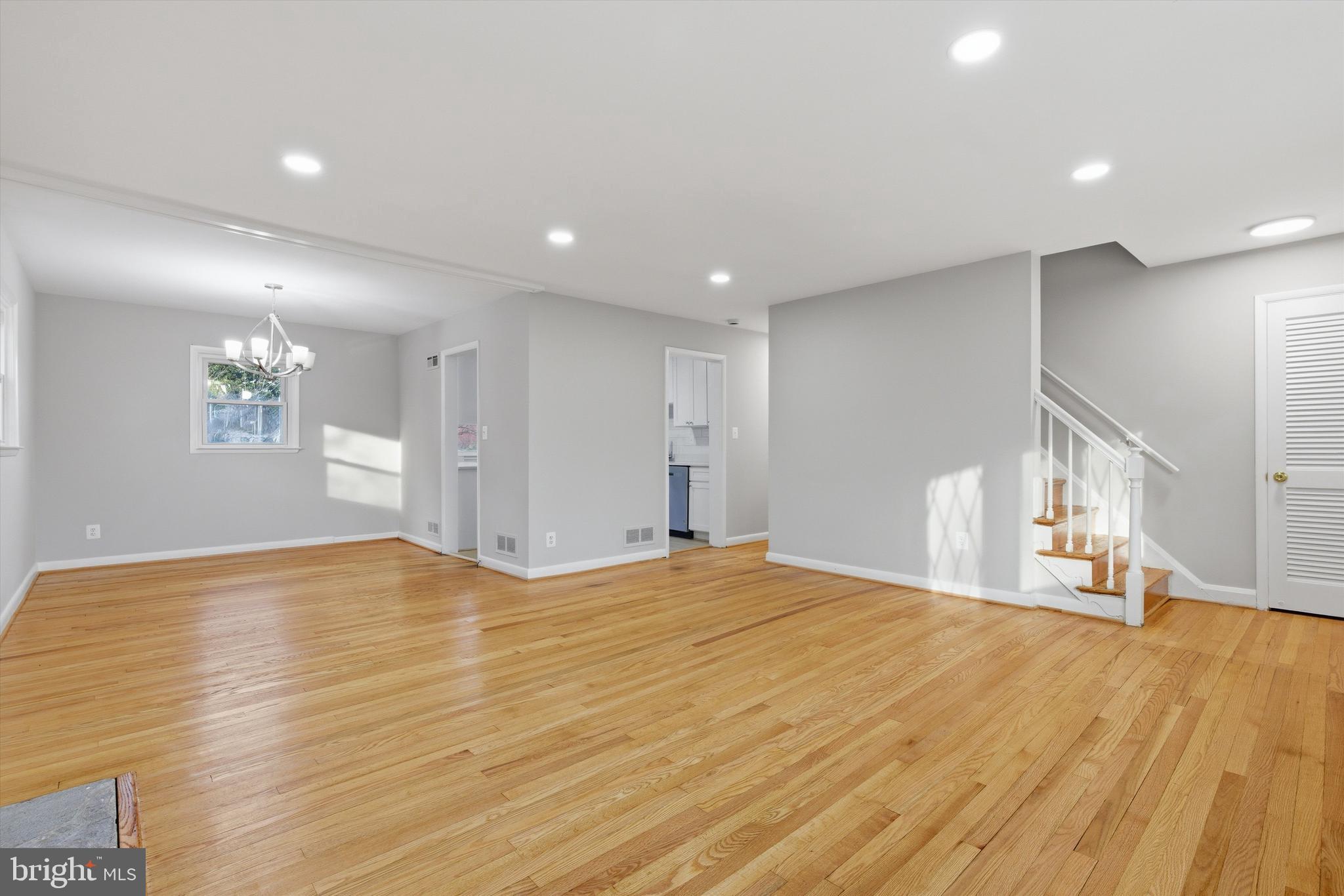 6703 Glenkirk Road Baltimore, MD 21239 - Photo 3 of 33