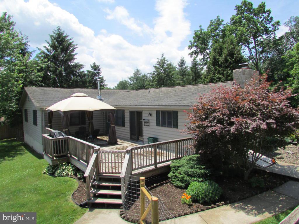 2741 Meadow View Road Manheim, PA 17545 - Photo 2 of 36