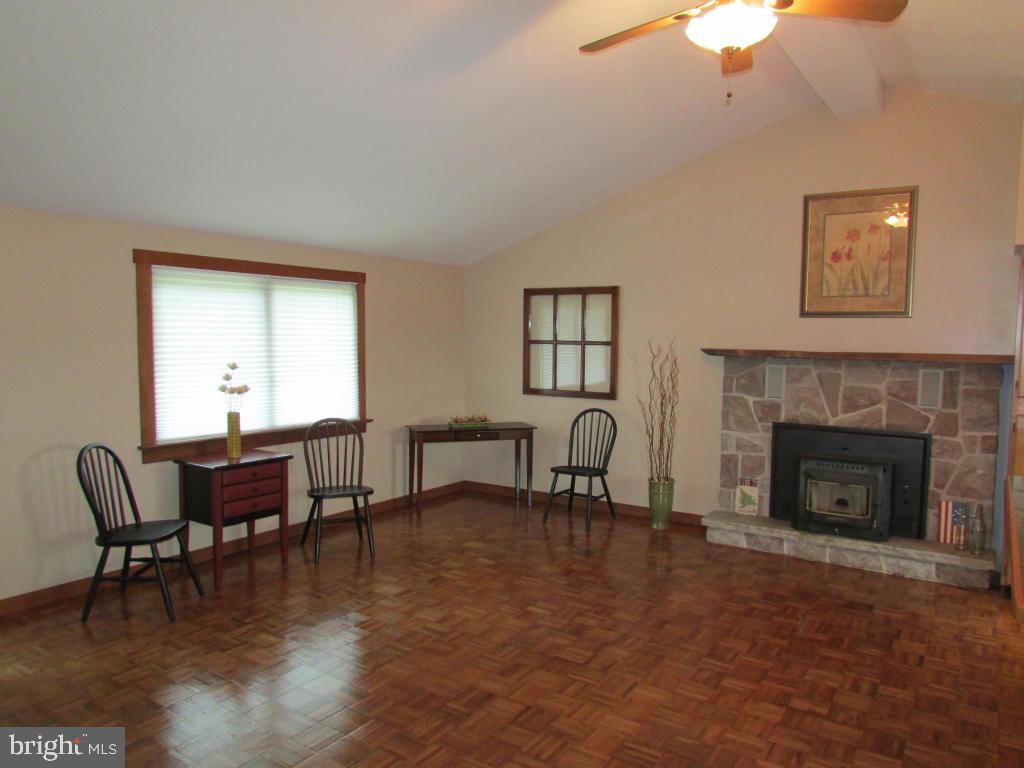 2741 Meadow View Road Manheim, PA 17545 - Photo 13 of 36