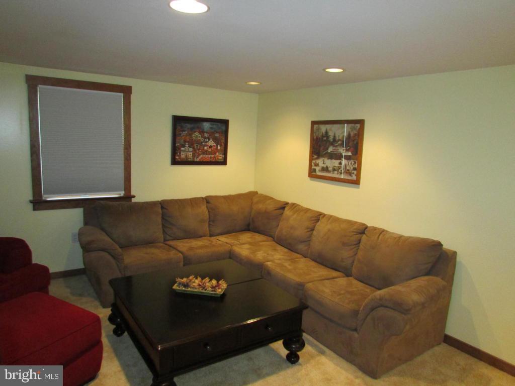 2741 Meadow View Road Manheim, PA 17545 - Photo 16 of 36