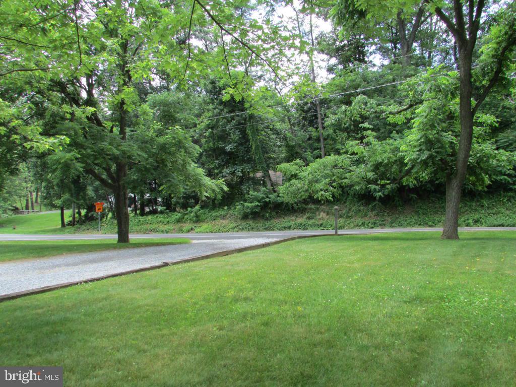 2741 Meadow View Road Manheim, PA 17545 - Photo 6 of 36