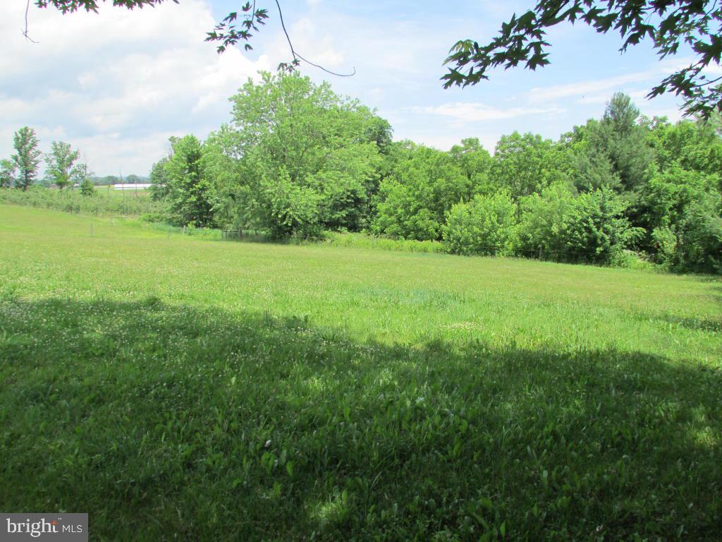 2741 Meadow View Road Manheim, PA 17545 - Photo 7 of 36