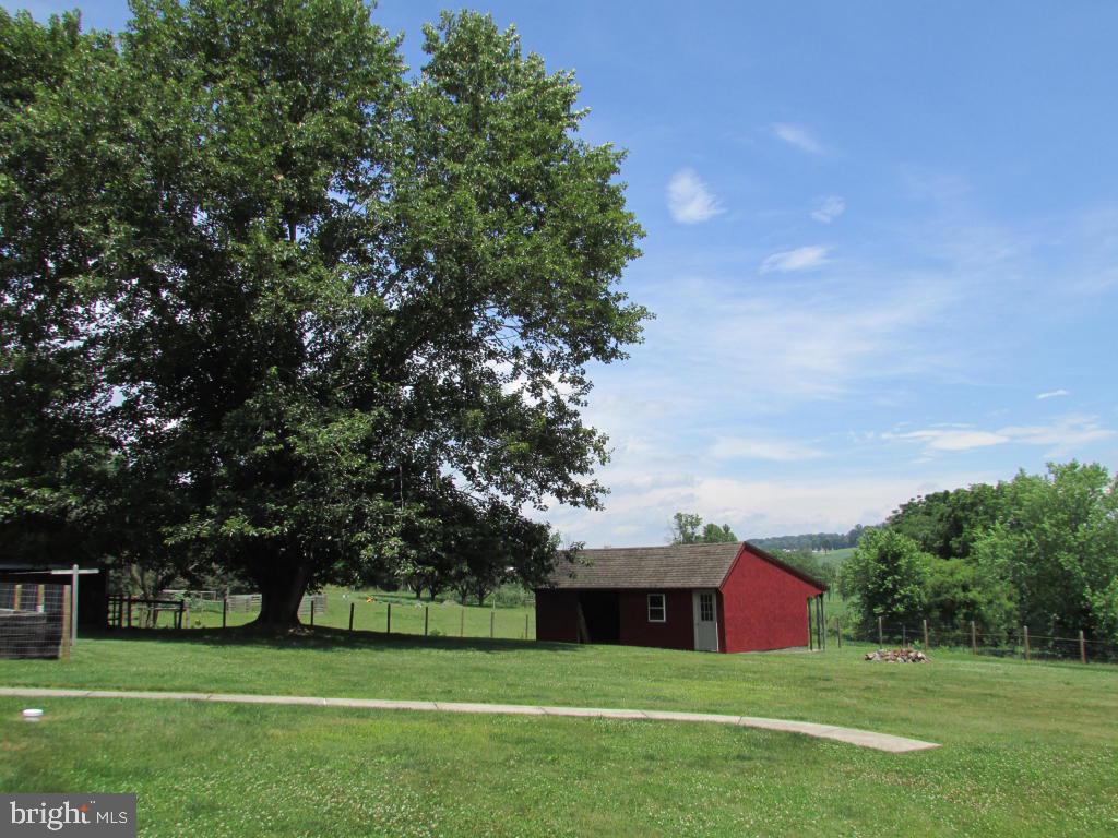 2741 Meadow View Road Manheim, PA 17545 - Photo 8 of 36