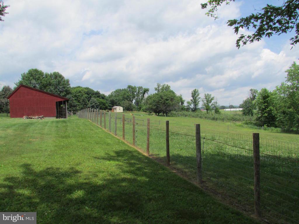 2741 Meadow View Road Manheim, PA 17545 - Photo 10 of 36