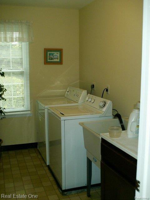 1541 Grandview Drive Rochester, MI 48306 - Photo 17 of 25 2nd Floor Laundry