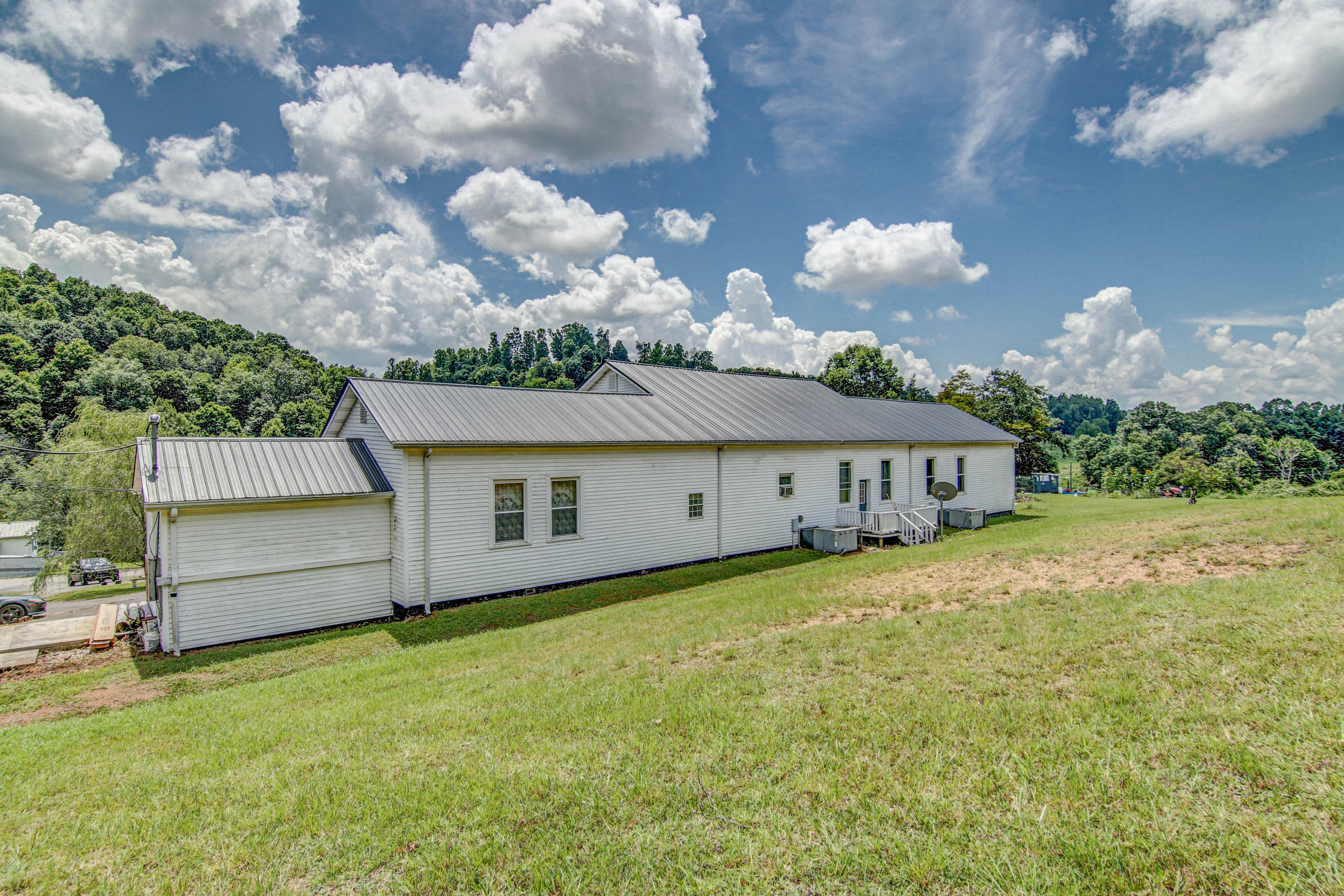 2447 Denton Valley Road Bristol, TN 37620 - Photo 11 of 60 LP1A2721_2_3_4_5