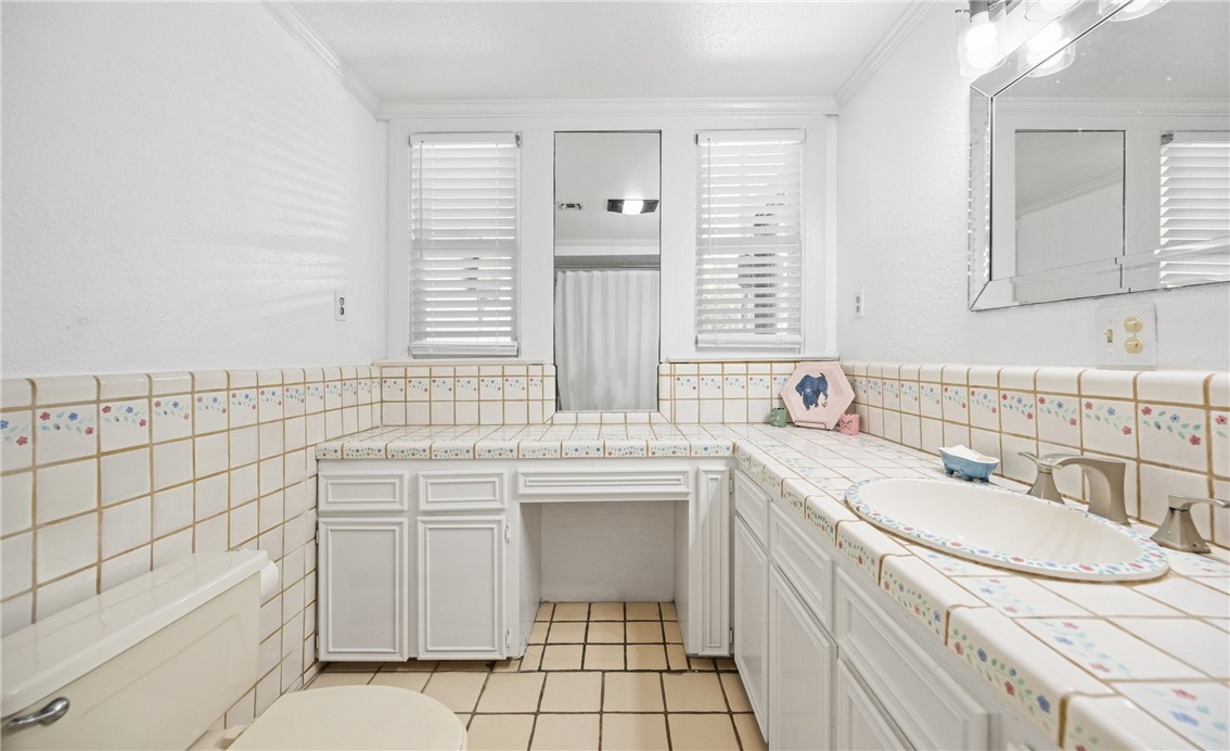 245 Leming Avenue Corpus Christi, TX 78404 - Photo 13 of 33 a bathroom with a sink double vanity and a bathtub