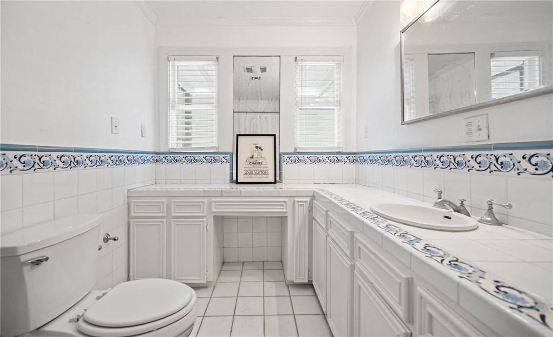 245 Leming Avenue Corpus Christi, TX 78404 - Photo 24 of 33 a bathroom with a sink toilet vanity and tub