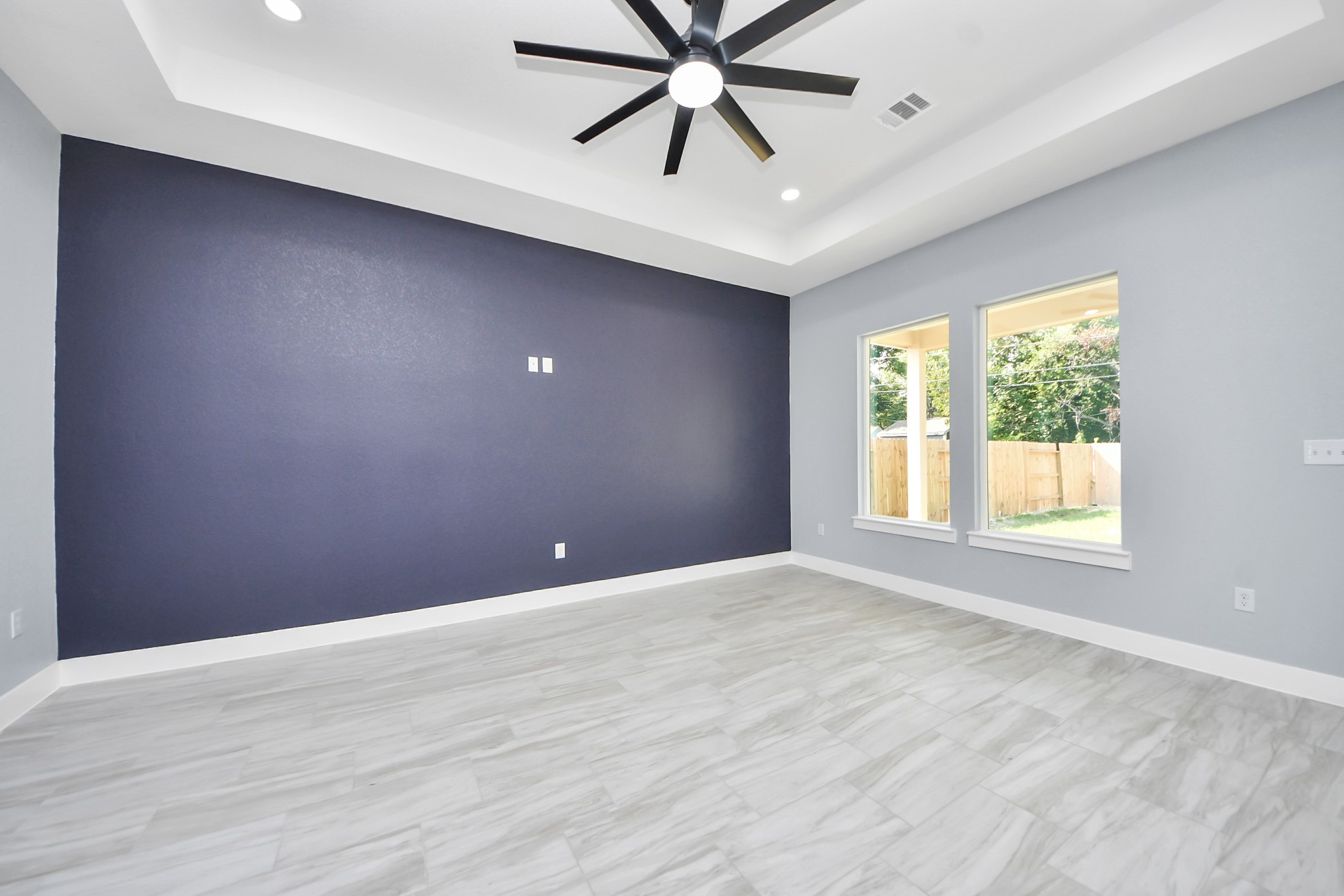 406 South Iowa Street La Porte, TX 77571 - Photo 12 of 49 an empty room with a window and a fan
