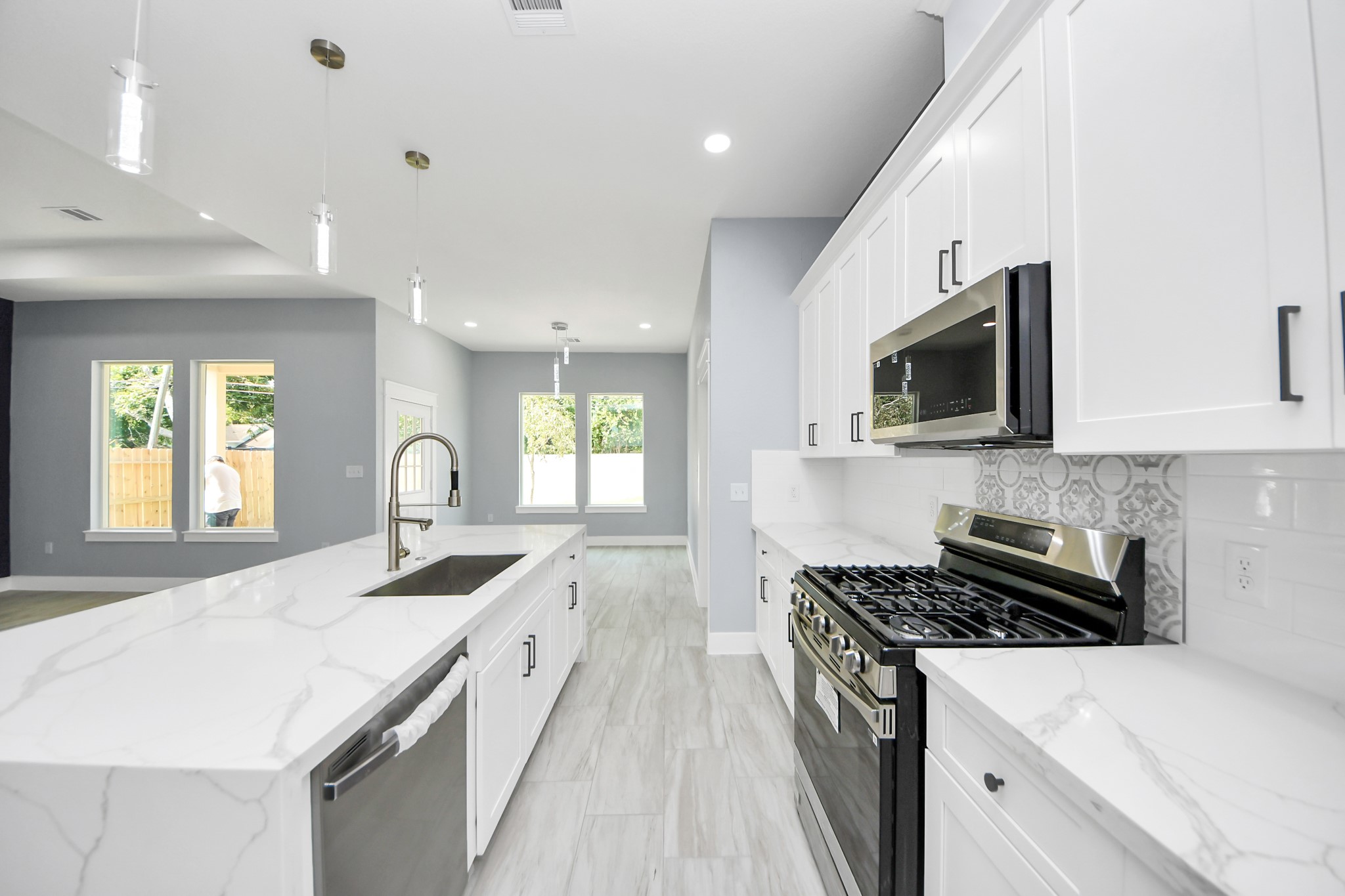 406 South Iowa Street La Porte, TX 77571 - Photo 17 of 49