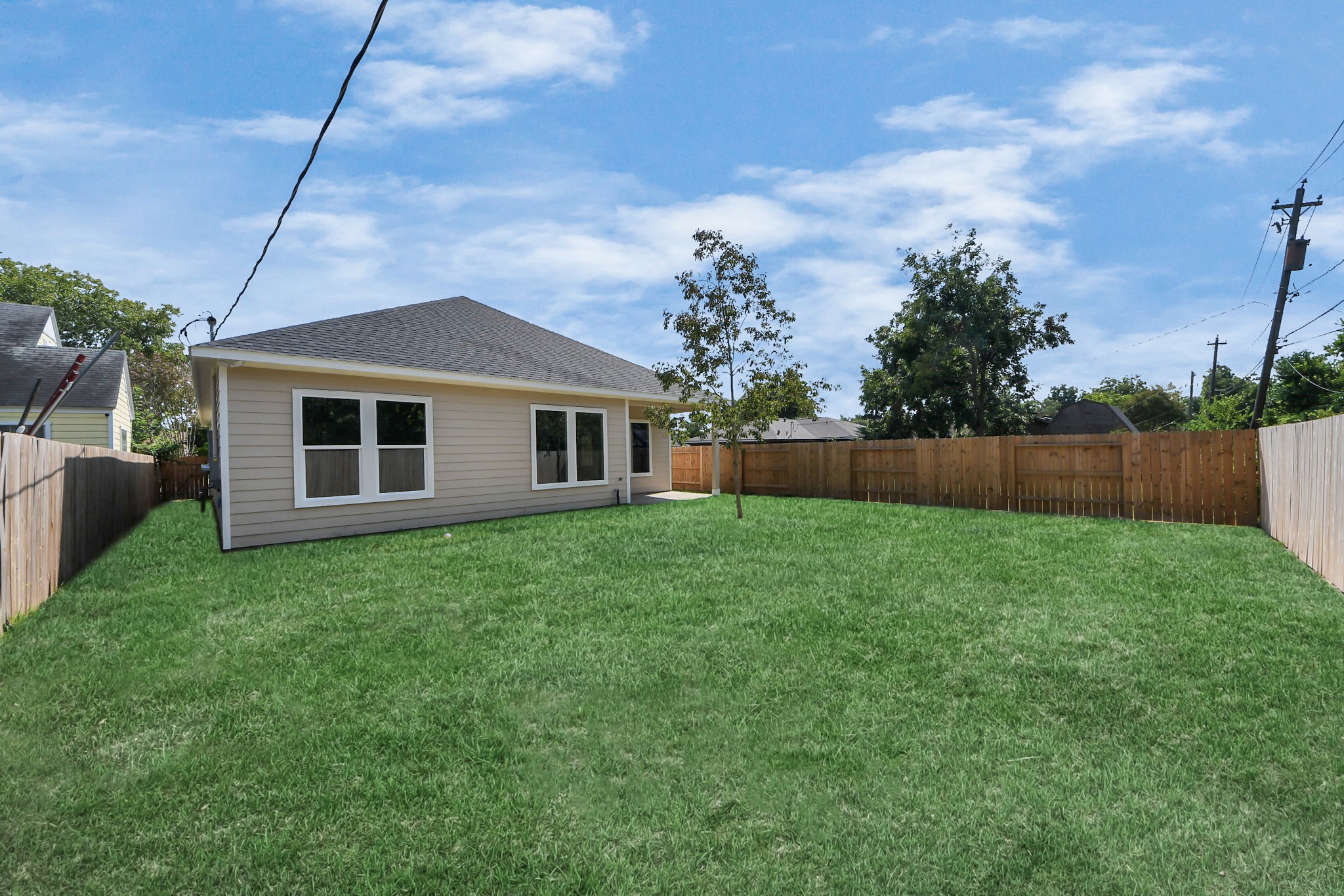 406 South Iowa Street La Porte, TX 77571 - Photo 42 of 49 a view of a house with backyard and garden