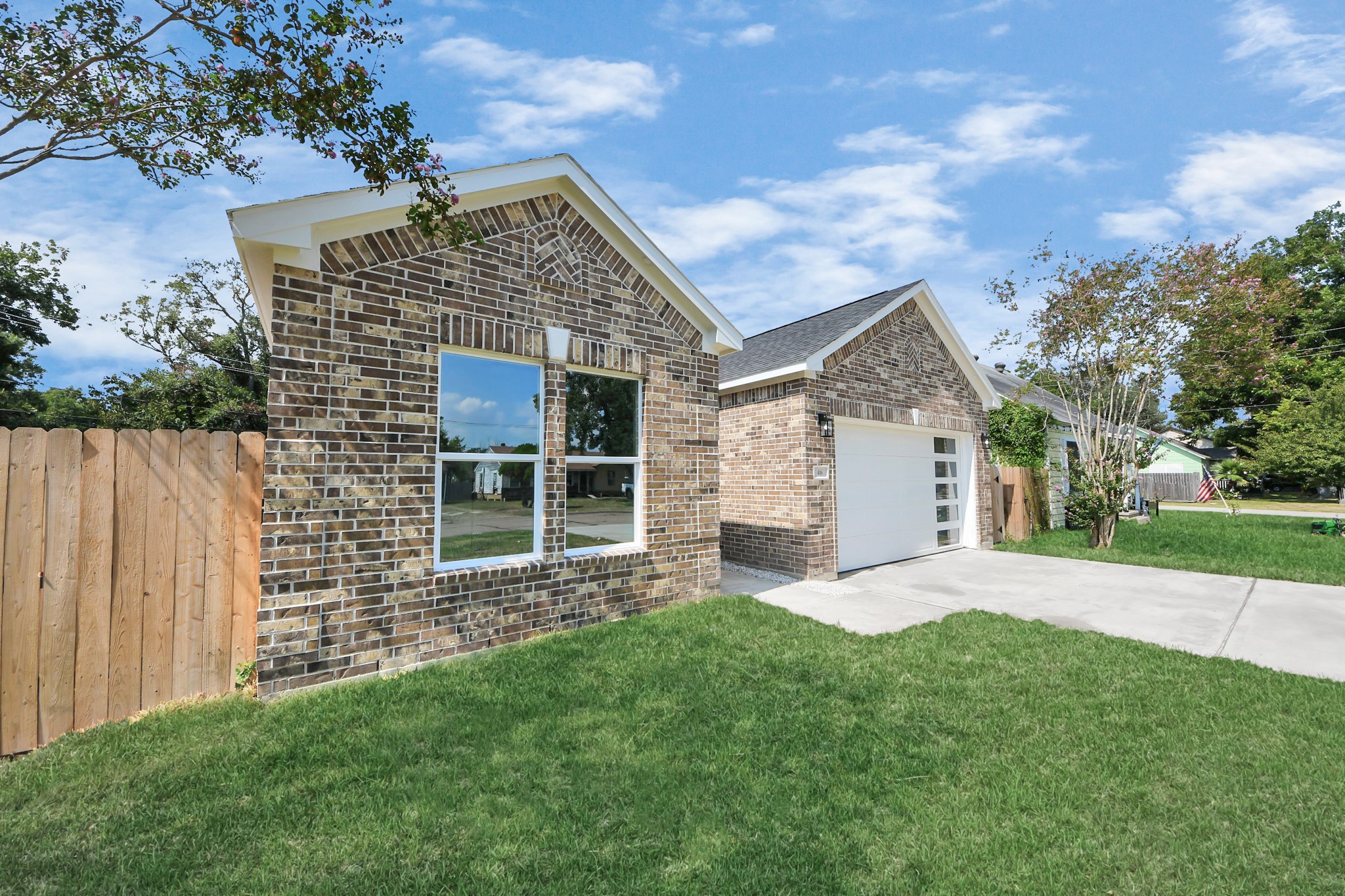 406 South Iowa Street La Porte, TX 77571 - Photo 6 of 49 a view of house with backyard and garden