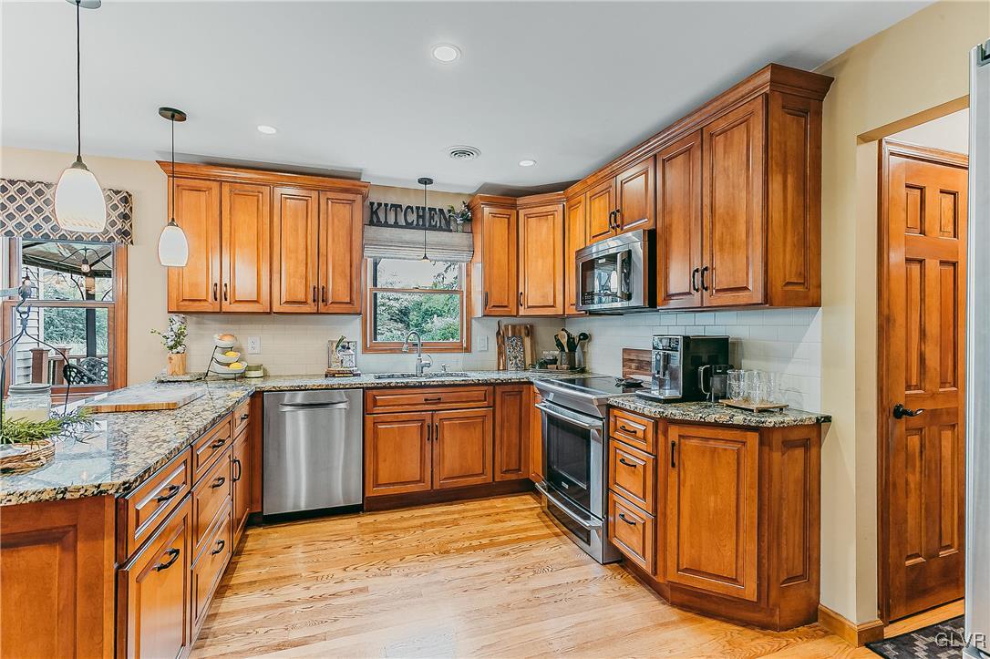 4216 Lakeside Drive Coplay, PA 18037 - Photo 6 of 36