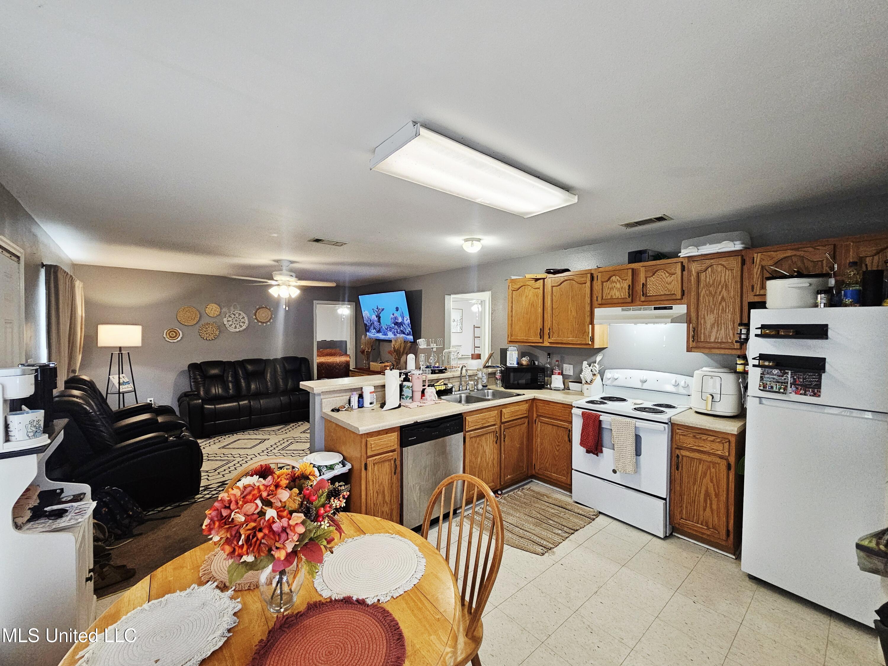 12 Laser Lane Carriere, MS 39426 - Photo 10 of 25 3 bed 2 bath Unit B