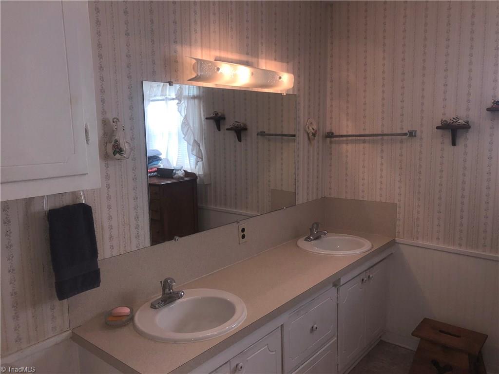 165 Carolina Road Mount Airy, NC 27030 - Photo 12 of 30 Gallery Image 12