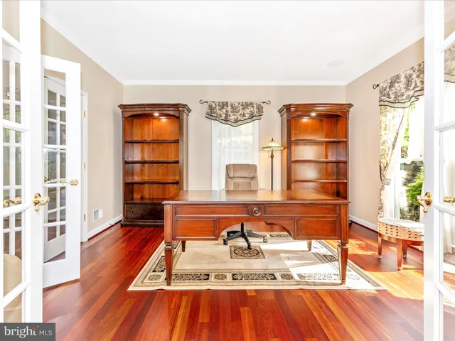 a view of a livingroom with a ceiling fan window and a ceiling fan