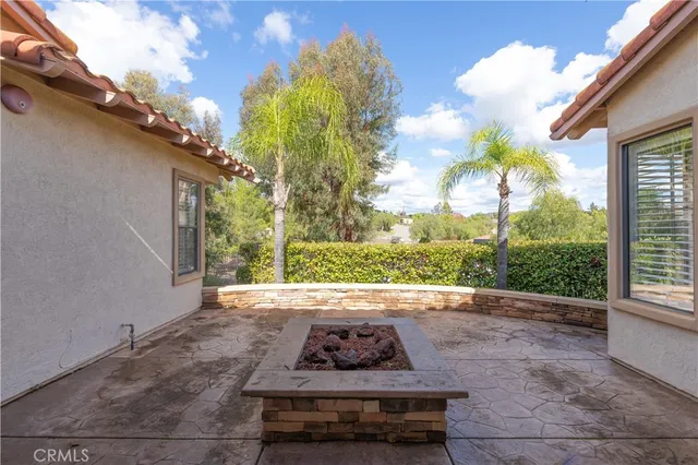 a view of a house with backyard and sitting area