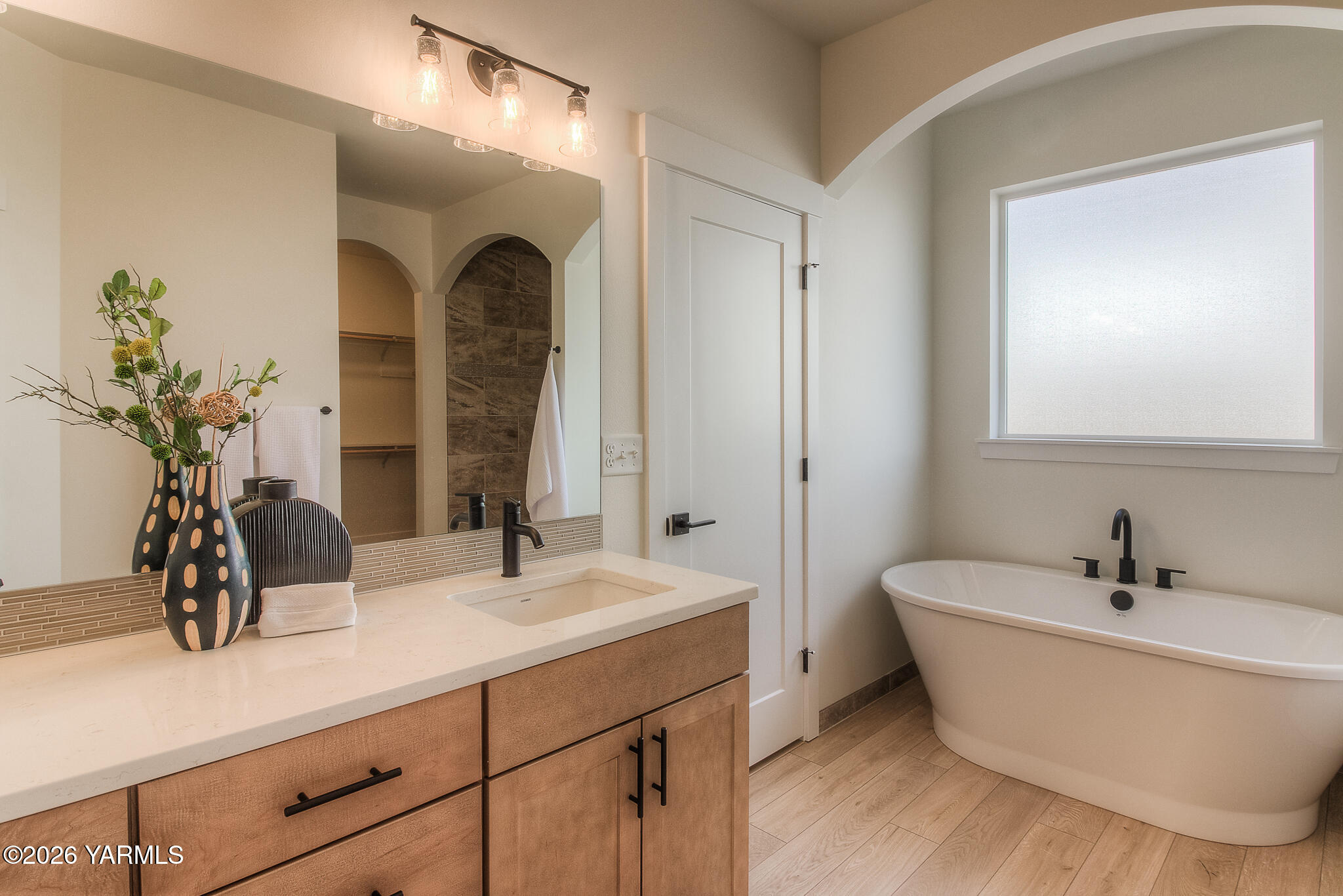 404 South 90th Avenue Yakima, WA 98908 - Photo 16 of 21 Guest Bath #2