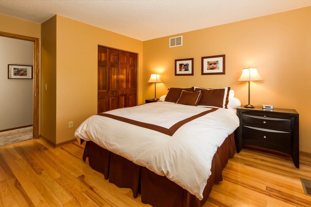 11737 Thornhill Road Eden Prairie, MN 55344 - Photo 14 of 41 Gallery Image 14