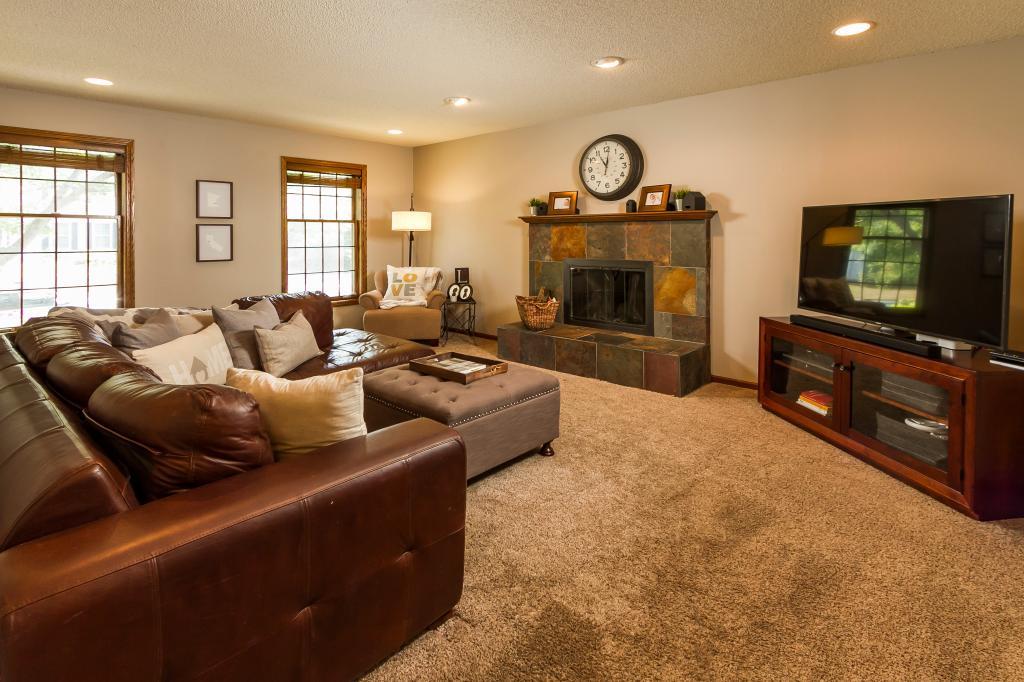 11737 Thornhill Road Eden Prairie, MN 55344 - Photo 3 of 41 Gallery Image 3
