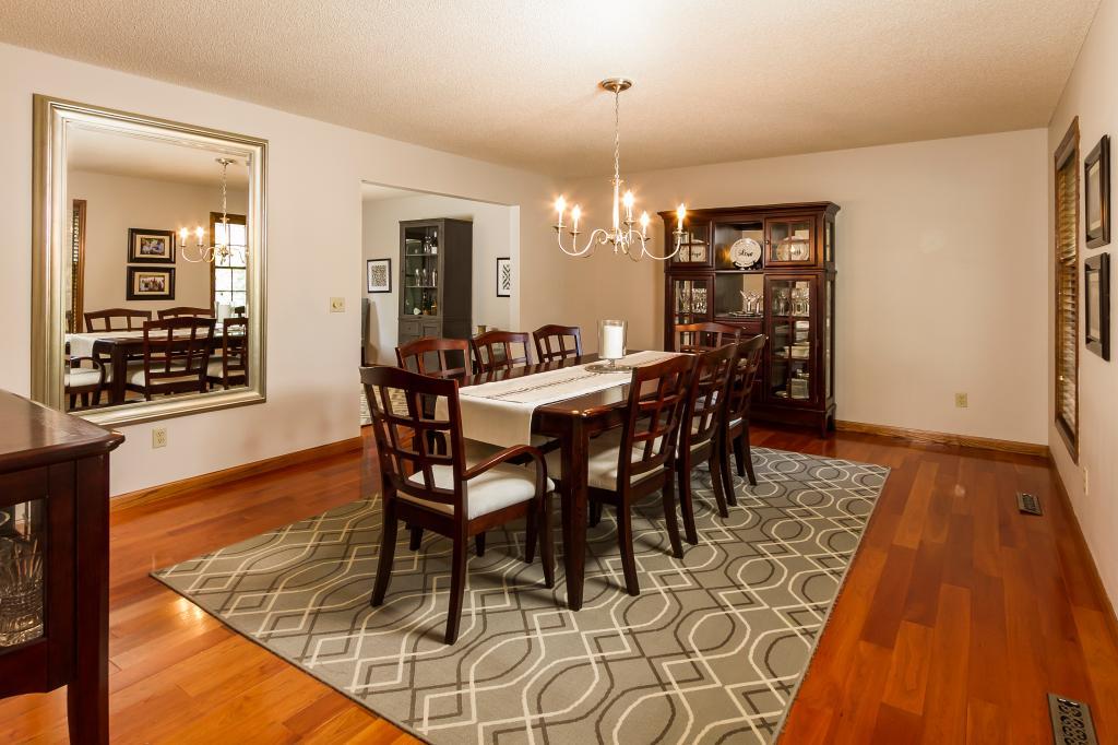 11737 Thornhill Road Eden Prairie, MN 55344 - Photo 8 of 41 Gallery Image 8