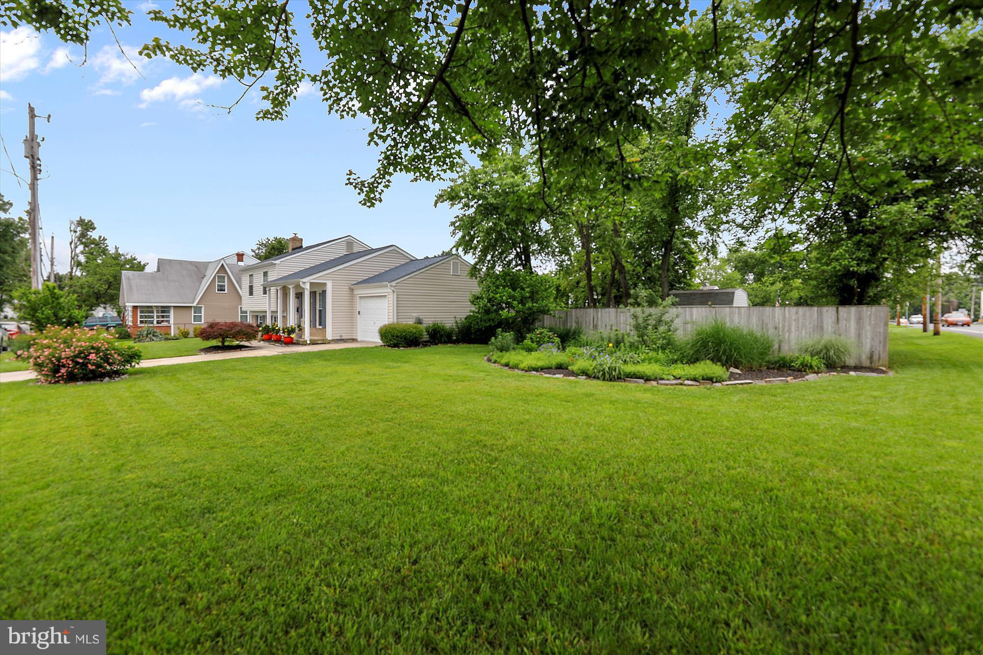 6 Manchester Road Pasadena, MD 21122 - Photo 3 of 30 Front yard