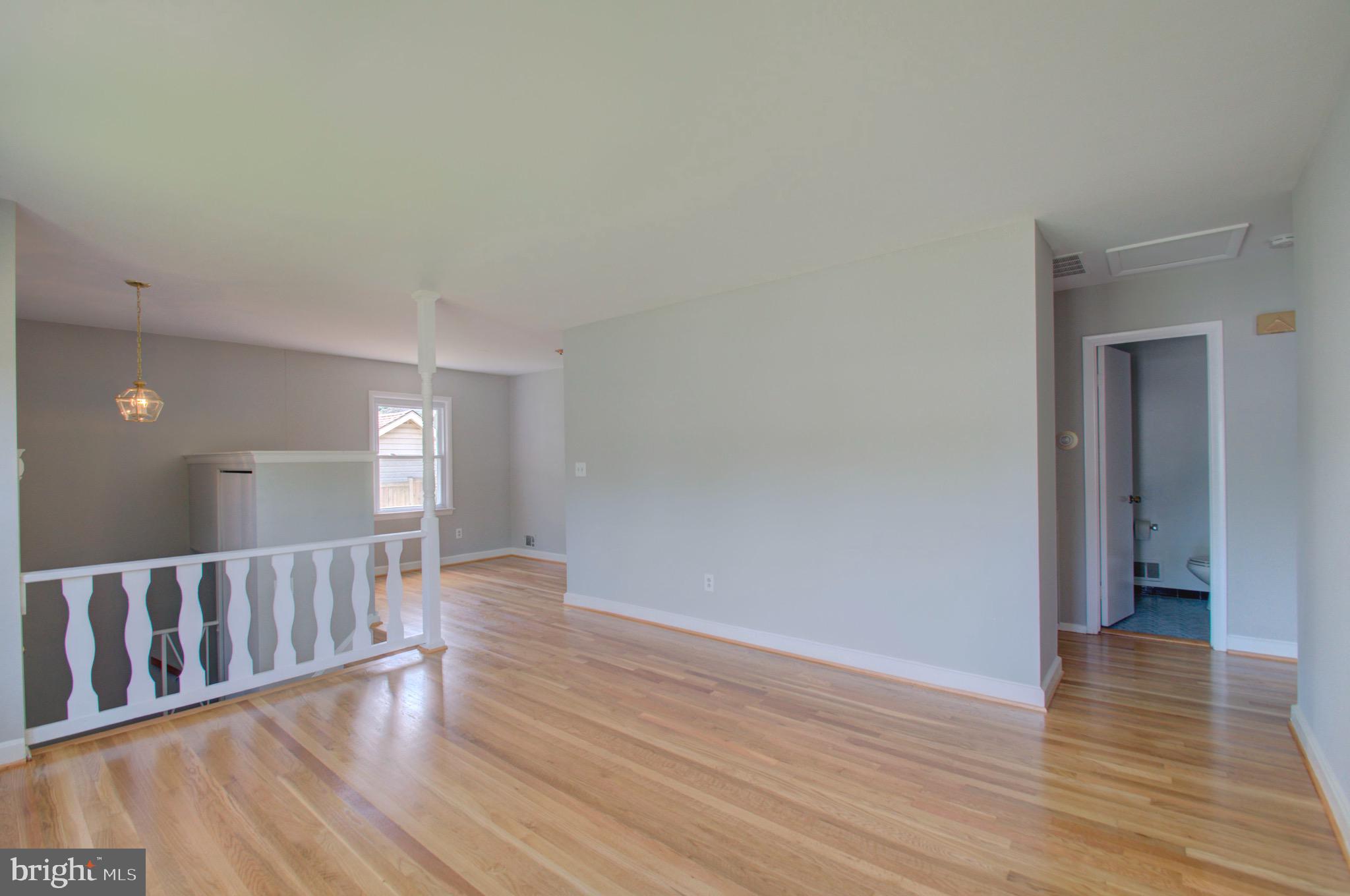 13302 Holdridge Road Silver Spring, MD 20906 - Photo 19 of 33 Hallway bath off foyer