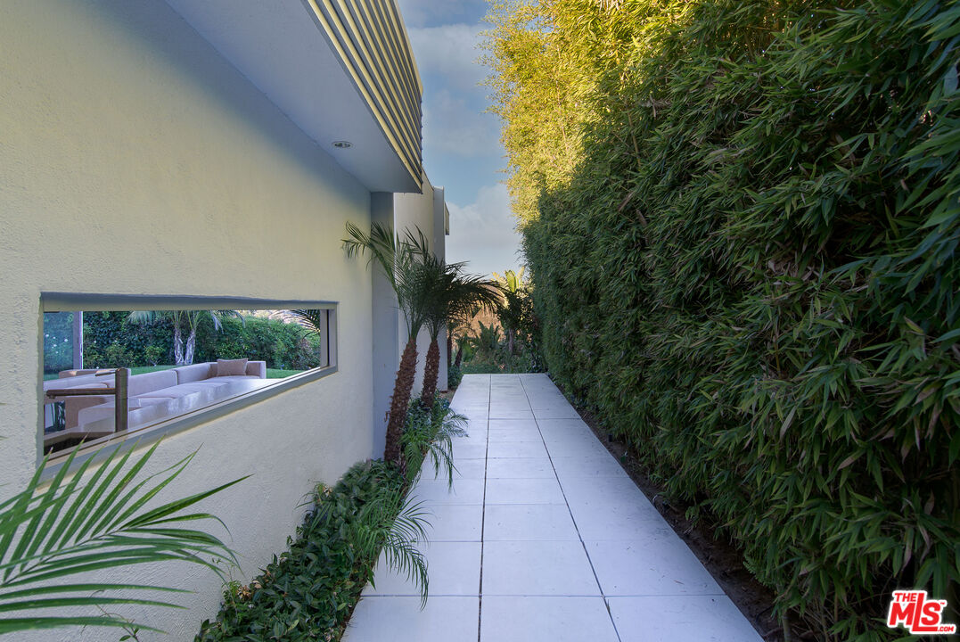 1466 Bel Air Road Los Angeles, CA 90077 - Photo 30 of 35 a balcony with outdoor space